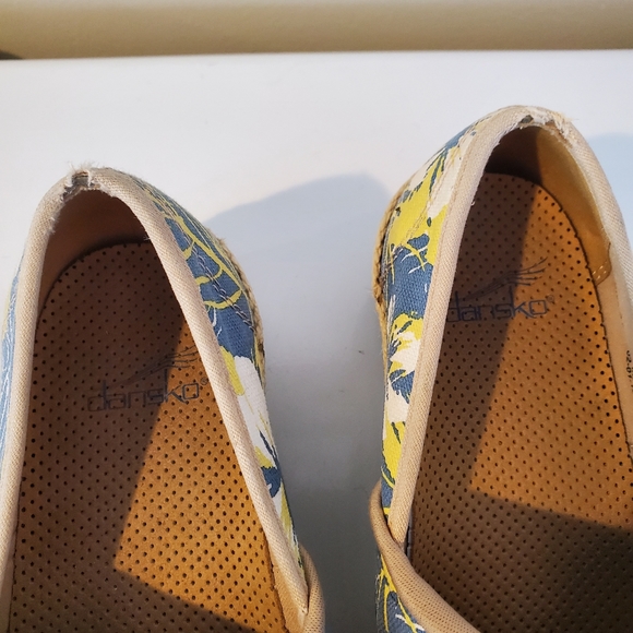 Dansko tropical floral canvas clogs - Picture 8 of 9